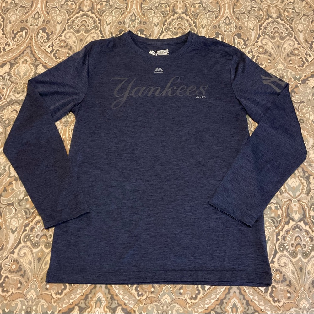 EUC Majestic Evolution MLB New York Yankees Long Sleeve Mens Sz Medium